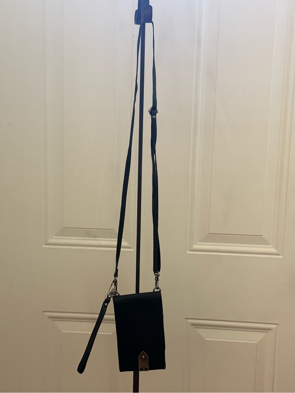 The Sak Small Crossbody Bag/Wristlet. - Picture 5 of 16
